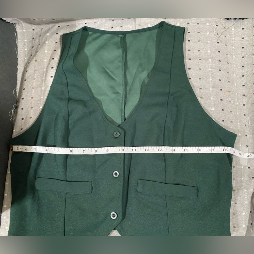 ⭐️Women's Dark Green Buttoned Vest
Size L - Picture 11 of 15